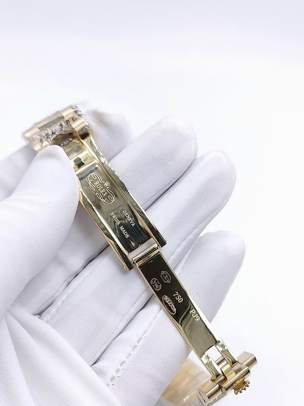 Role Oyster Perpetual Day-Date 36 in 18k Yellow Gold with a Green Dial, Diamond-Set Bezel and President Bracelet