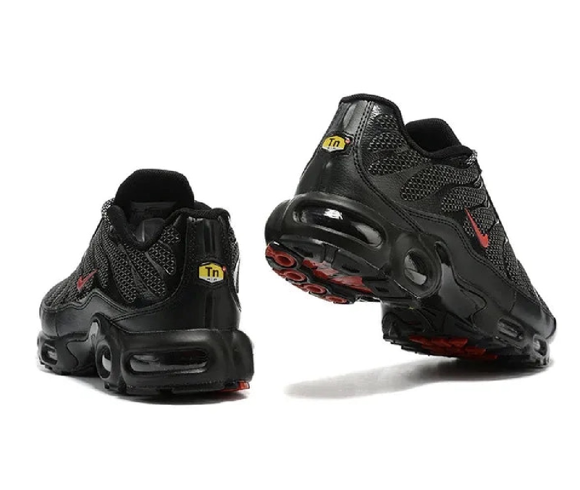 NKE TN Sneakers Red Black