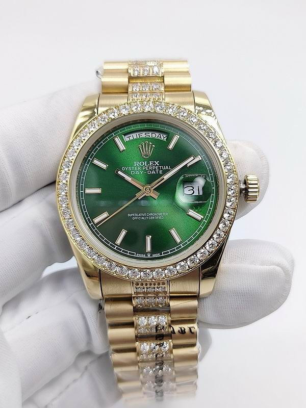 Role Oyster Perpetual Day-Date 36 in 18k Yellow Gold with a Green Dial, Diamond-Set Bezel and President Bracelet