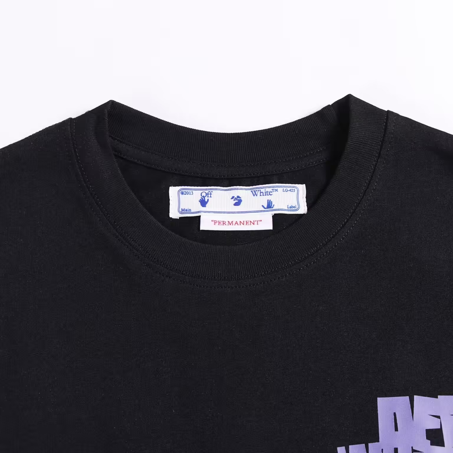 Off whte t-shirt
