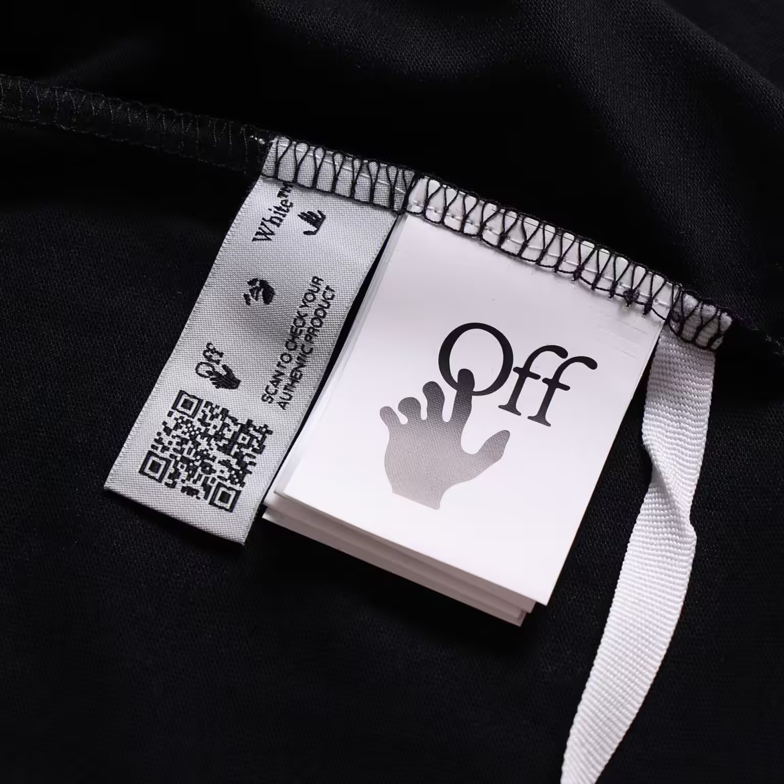 Off whte t-shirt