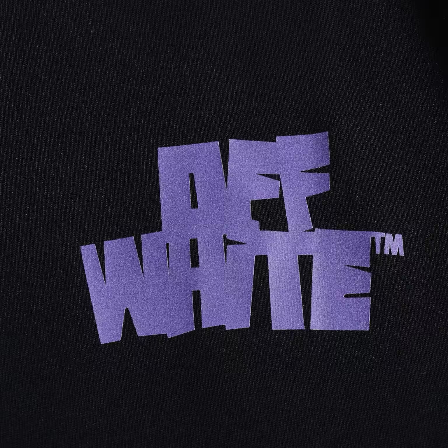 Off whte t-shirt