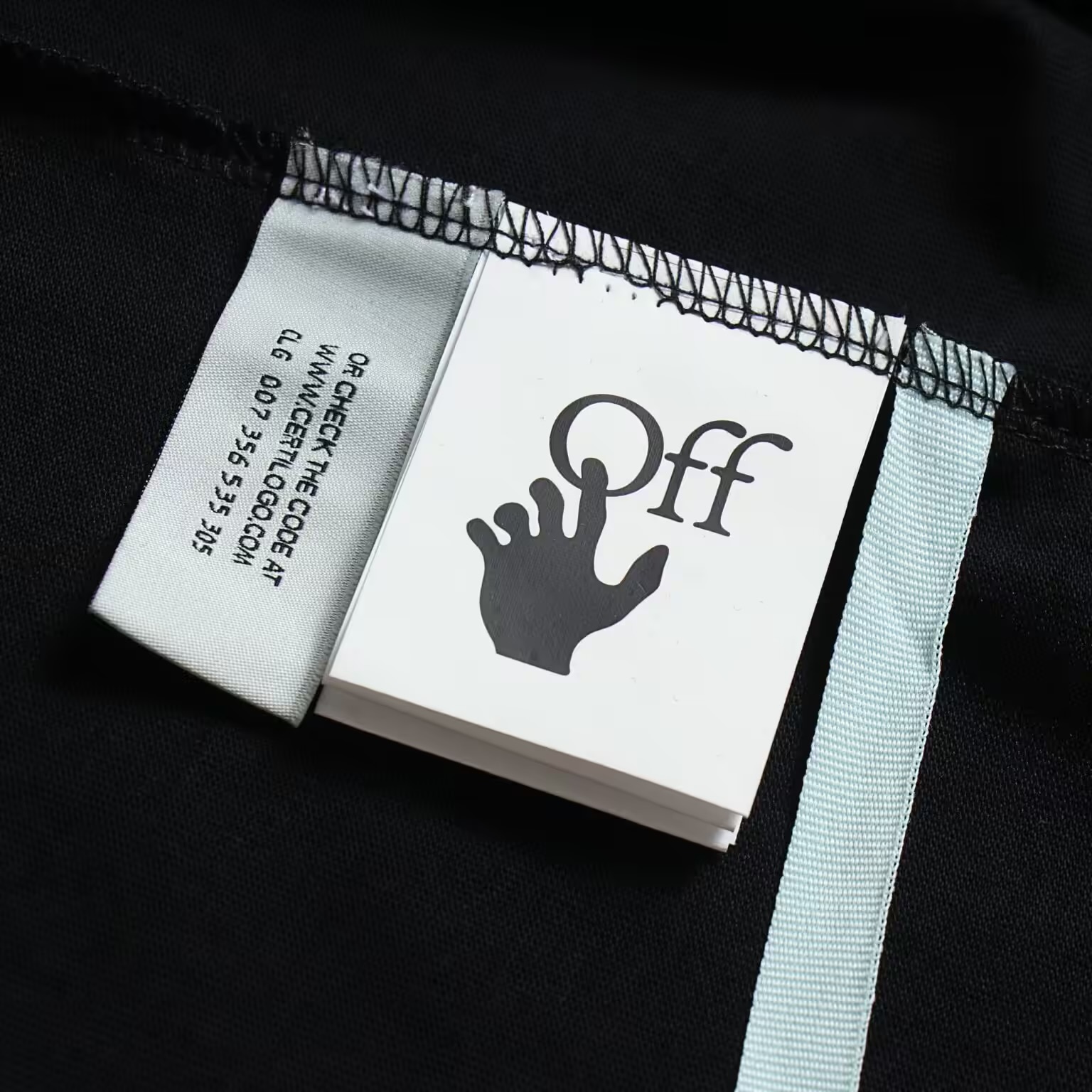 Off whte t-shirt