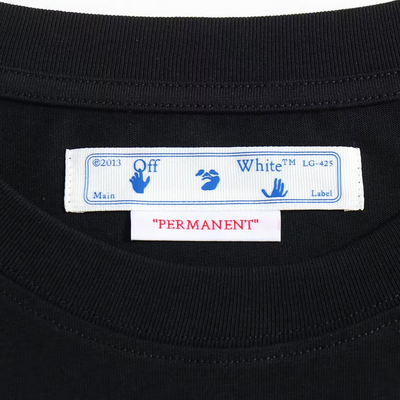 Off whte t-shirt