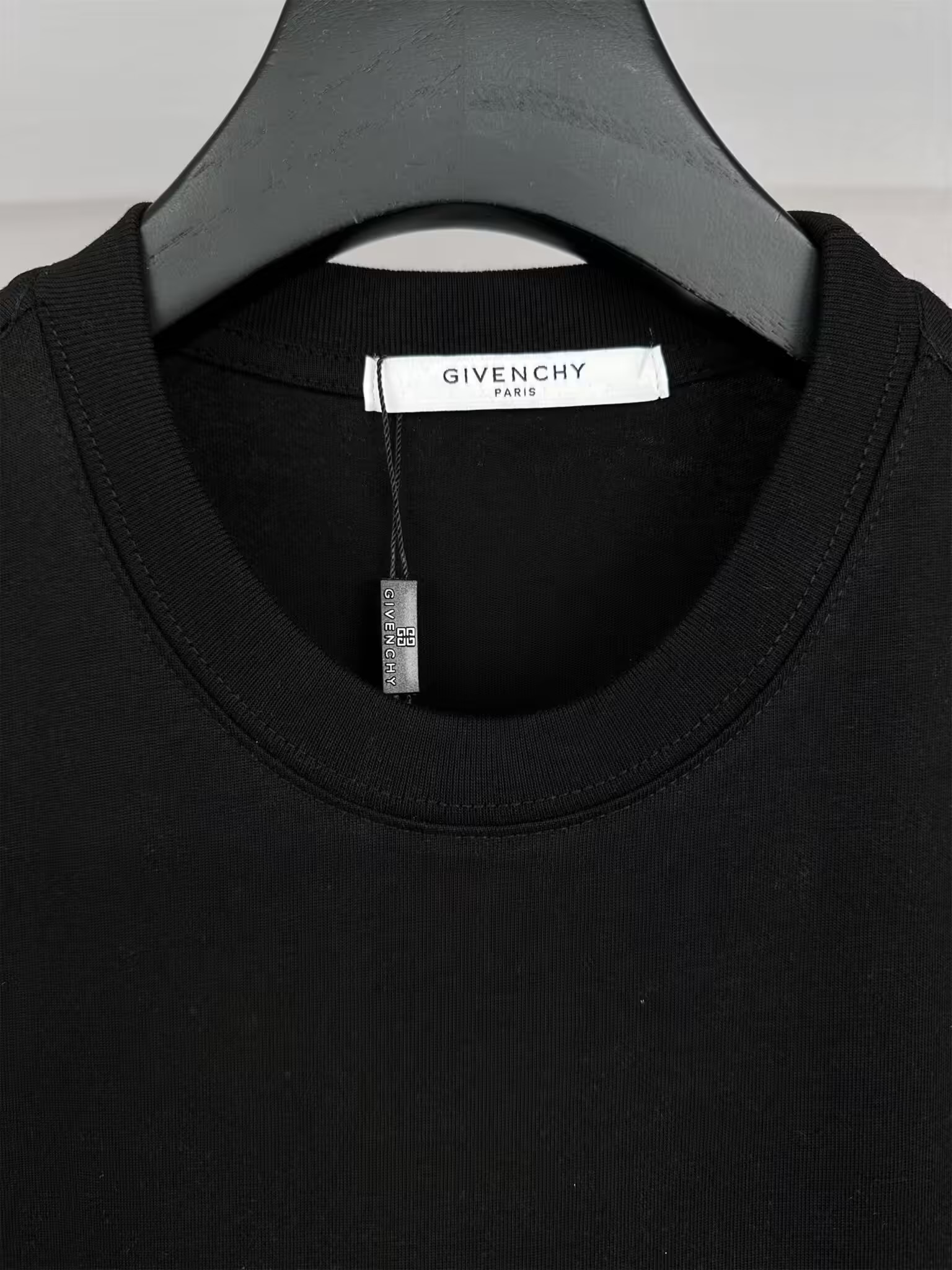 Gvnchy t-shirt in Black