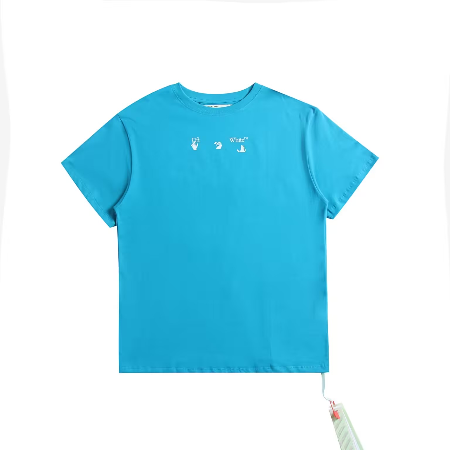 Off whte t-shirt
